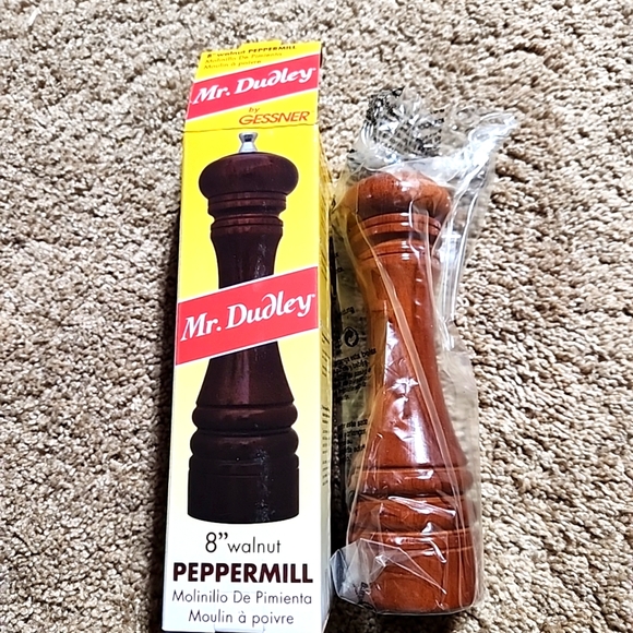 Vintage Mr. Dudley/Gessner PepperMill 8" Glossy Walnut #MRD8CS08PGW NIB - Picture 2 of 7